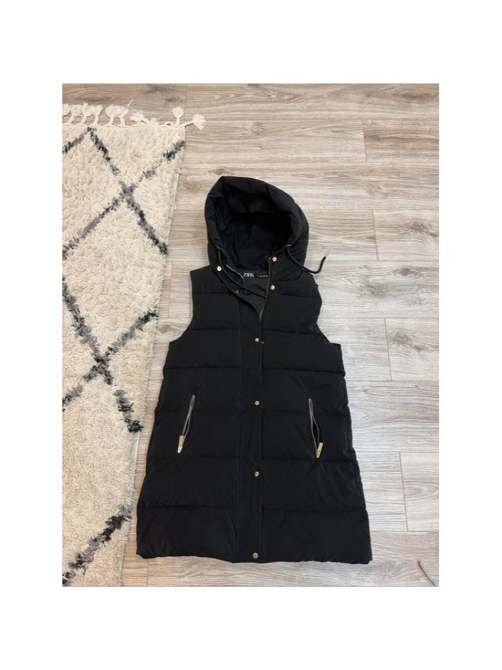Zara Black Quilted Hooded Puffer Vest with Gold Hardware size small new